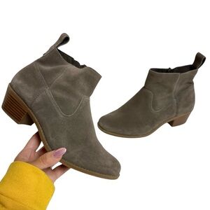 Vionic Vera Ankle Boots Taupe Suede Leather Zip Up Booties Womens Size 7.5 Wide